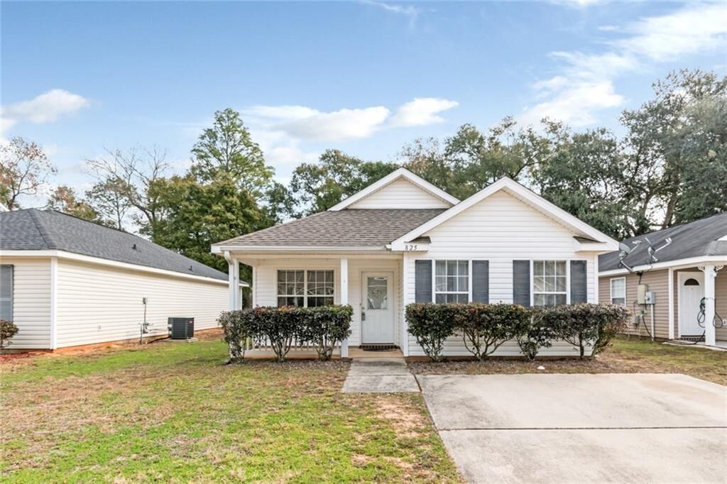 Property Photo: 825 Willow Bridge Drive W AL 36695