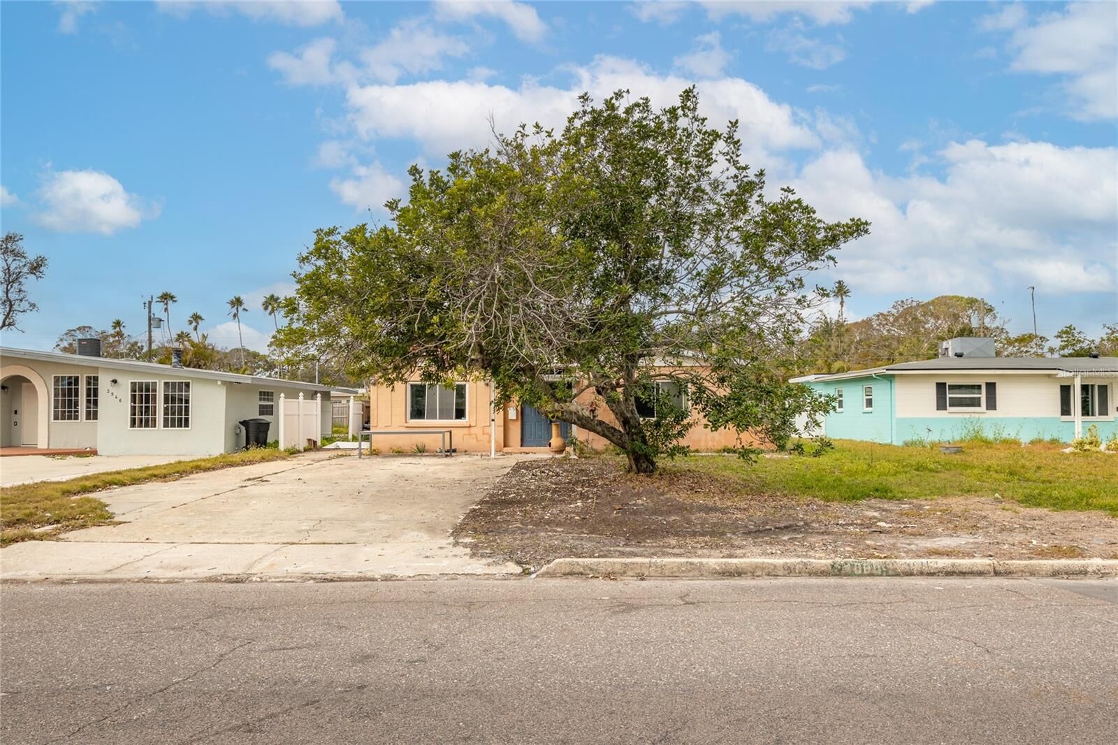 Property Photo: 4000 Huntington Street NE FL 33703