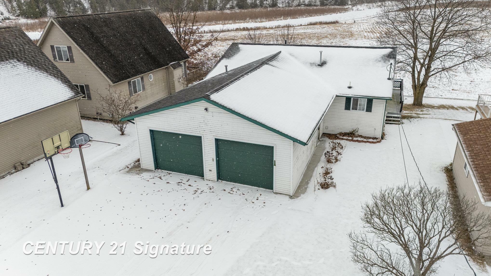 Property Photo:  4684 Benchley Drive  MI 48612 