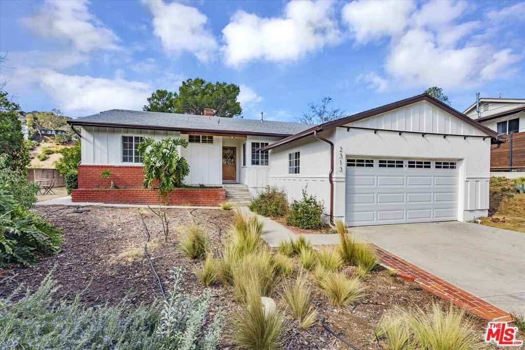 Property Photo:  2313 Laurelmont Place  CA 90046 