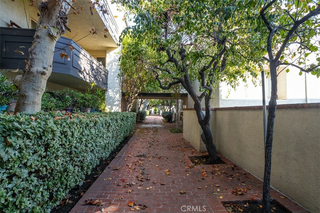 Property Photo: 5440 Lindley Avenue 209 CA 91316