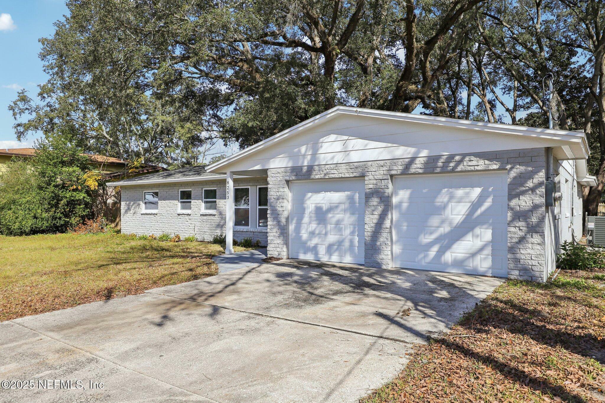 Property Photo:  8253 Caravelle Drive  FL 32244 