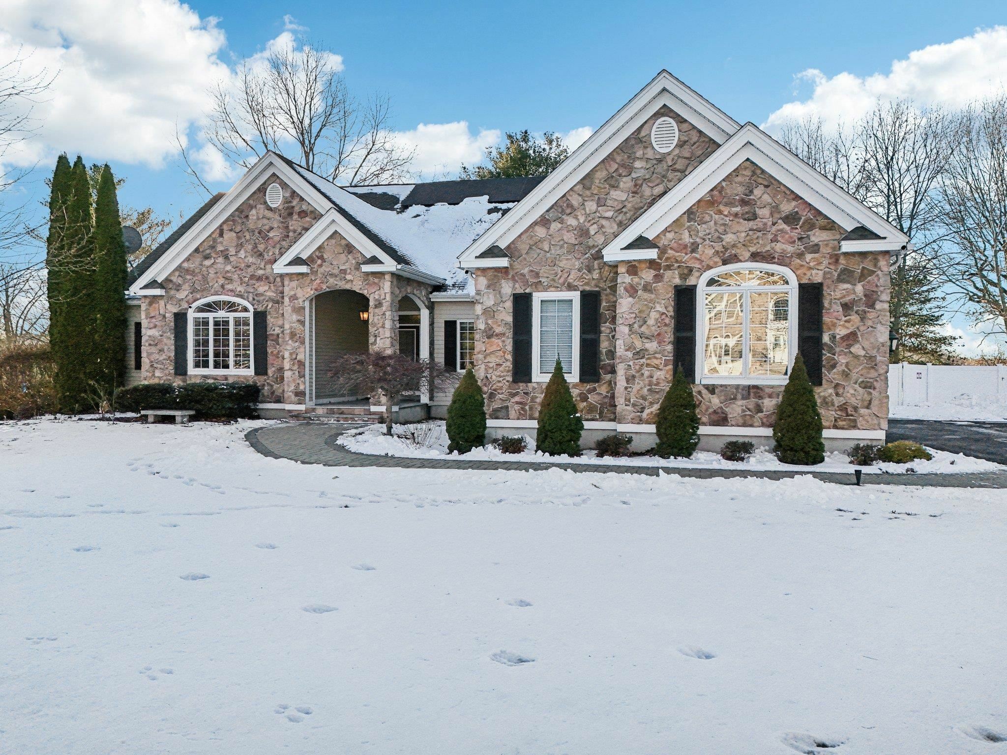 Property Photo: 43 Ticklefancy Lane NH 03079