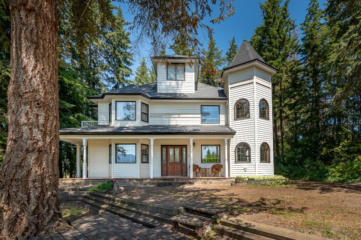 Property Photo: 3461 30 Street NE BC V1E 3L1