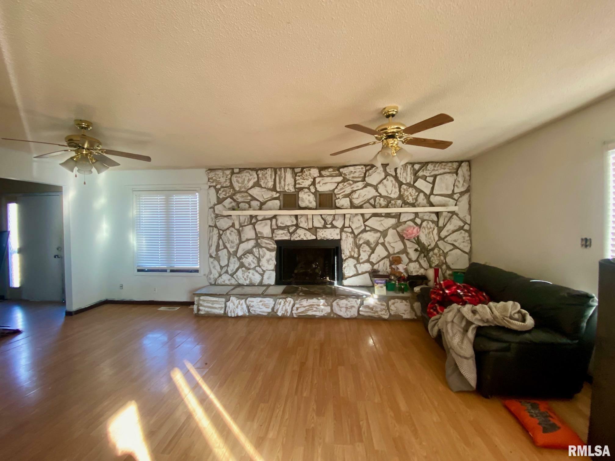 Property Photo: 1005 S Pine Tree Drive IL 62918