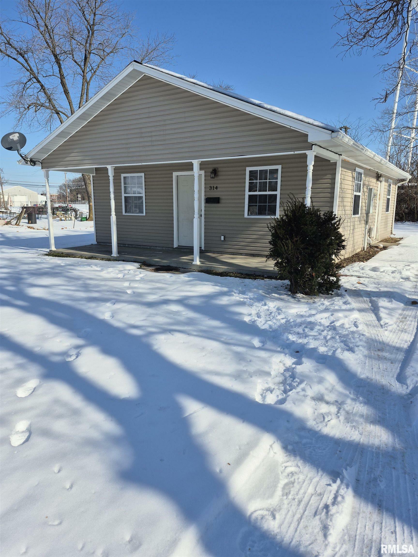 Property Photo:  314 S Walnut Street  IL 62832 