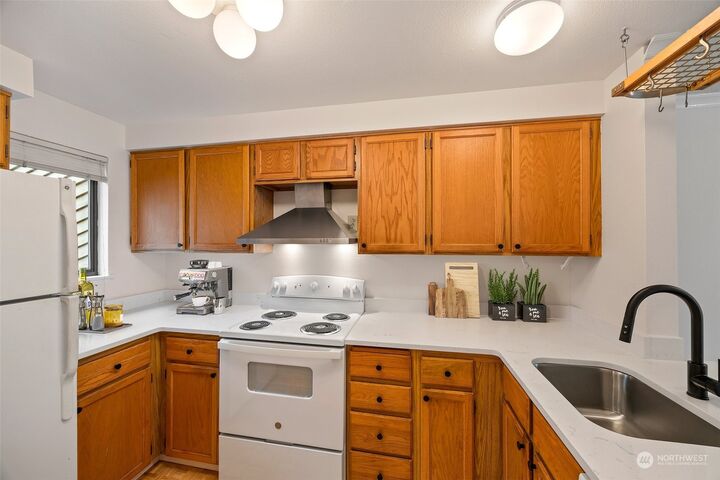 Property Photo:  12040  96th Avenue NE 124  WA 98034 