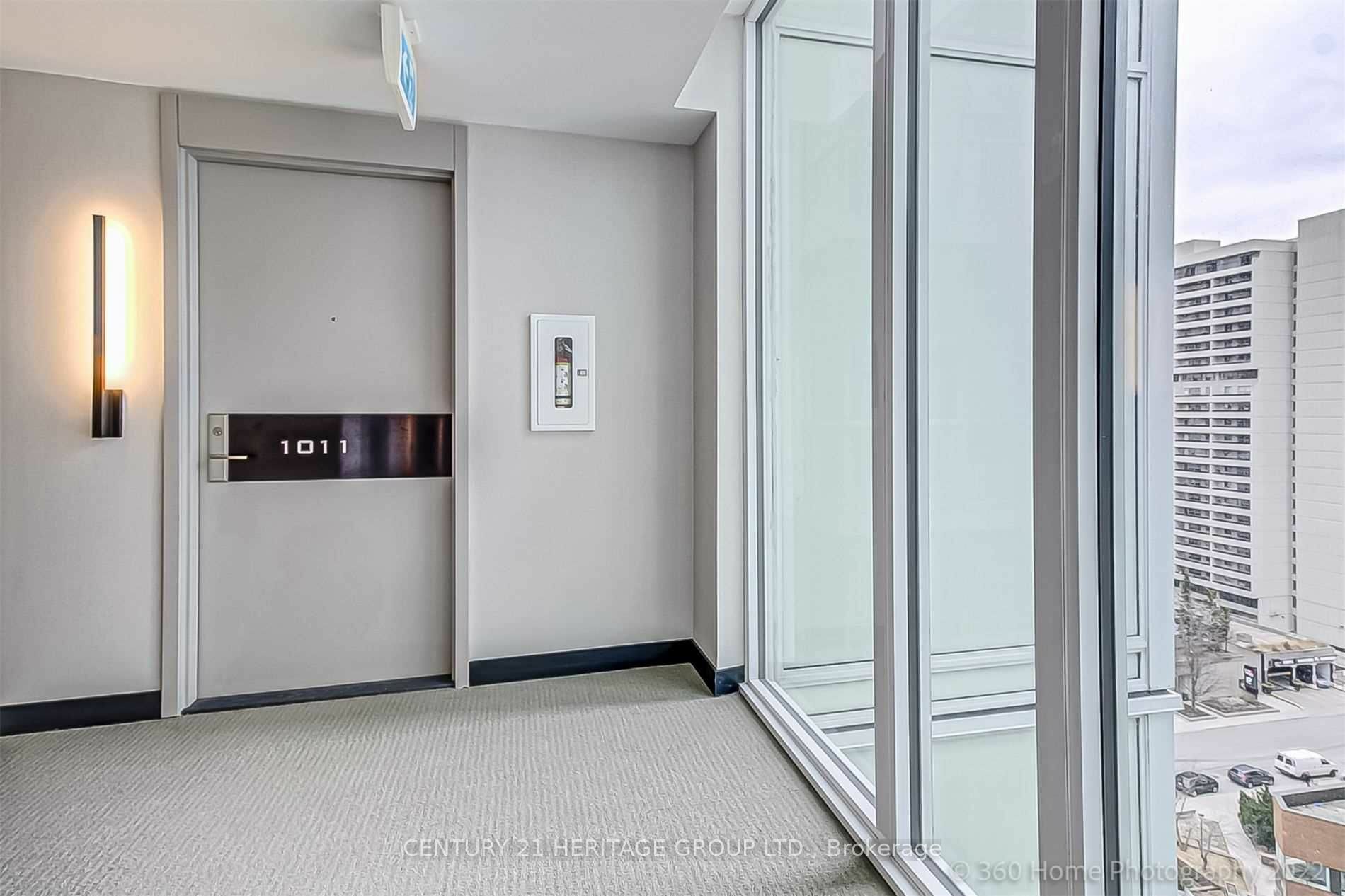 Property Photo:  33 Helendale Ave 1011  ON M4R 0A4 