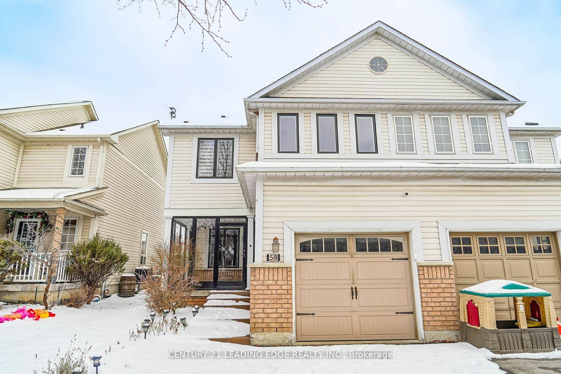 Property Photo:  58 Regatta Cres Upper  ON L1N 9V3 