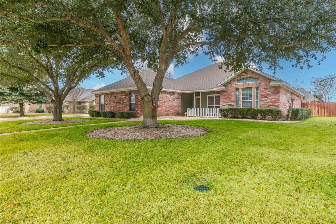 Property Photo:  1693 W Tate Avenue  TX 76706 