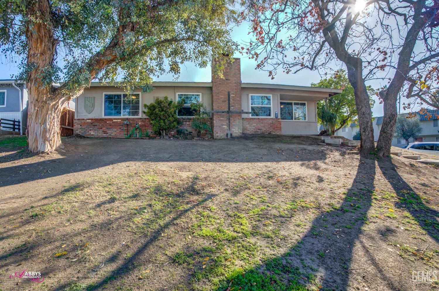 Property Photo:  3901 Columbus Street  CA 93306 