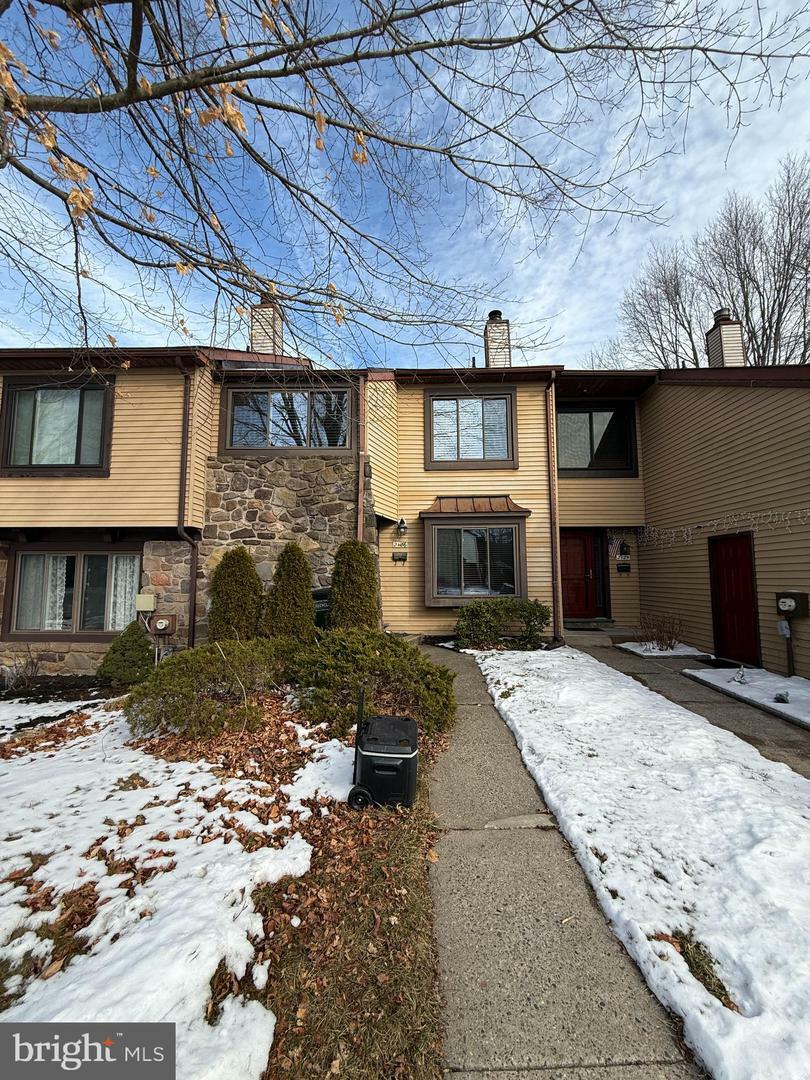 Property Photo:  2126 Weybridge Commons Dr  PA 18966 