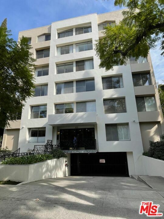 Property Photo:  412 N Palm Dr 302  CA 90210 