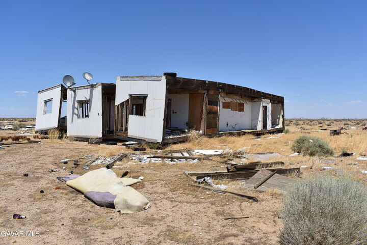 Property Photo:  5th St E And S/O Denise Ave  CA 93501 