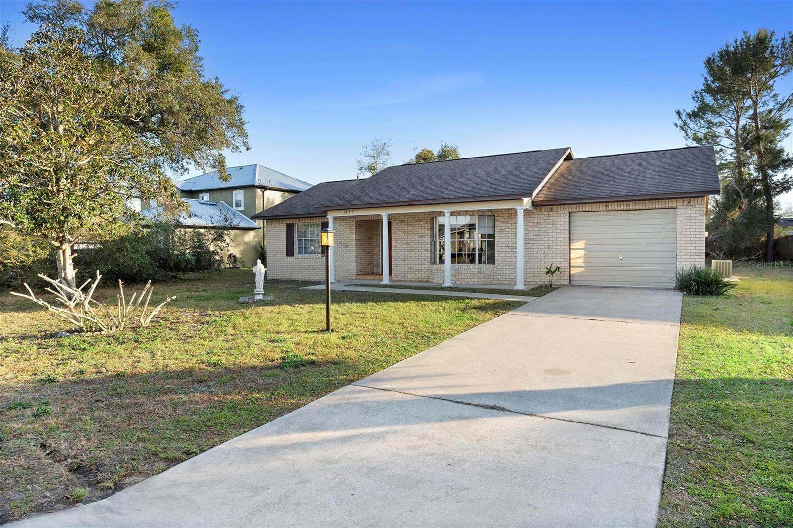 Property Photo:  1447 Malaluka Street  FL 32725 