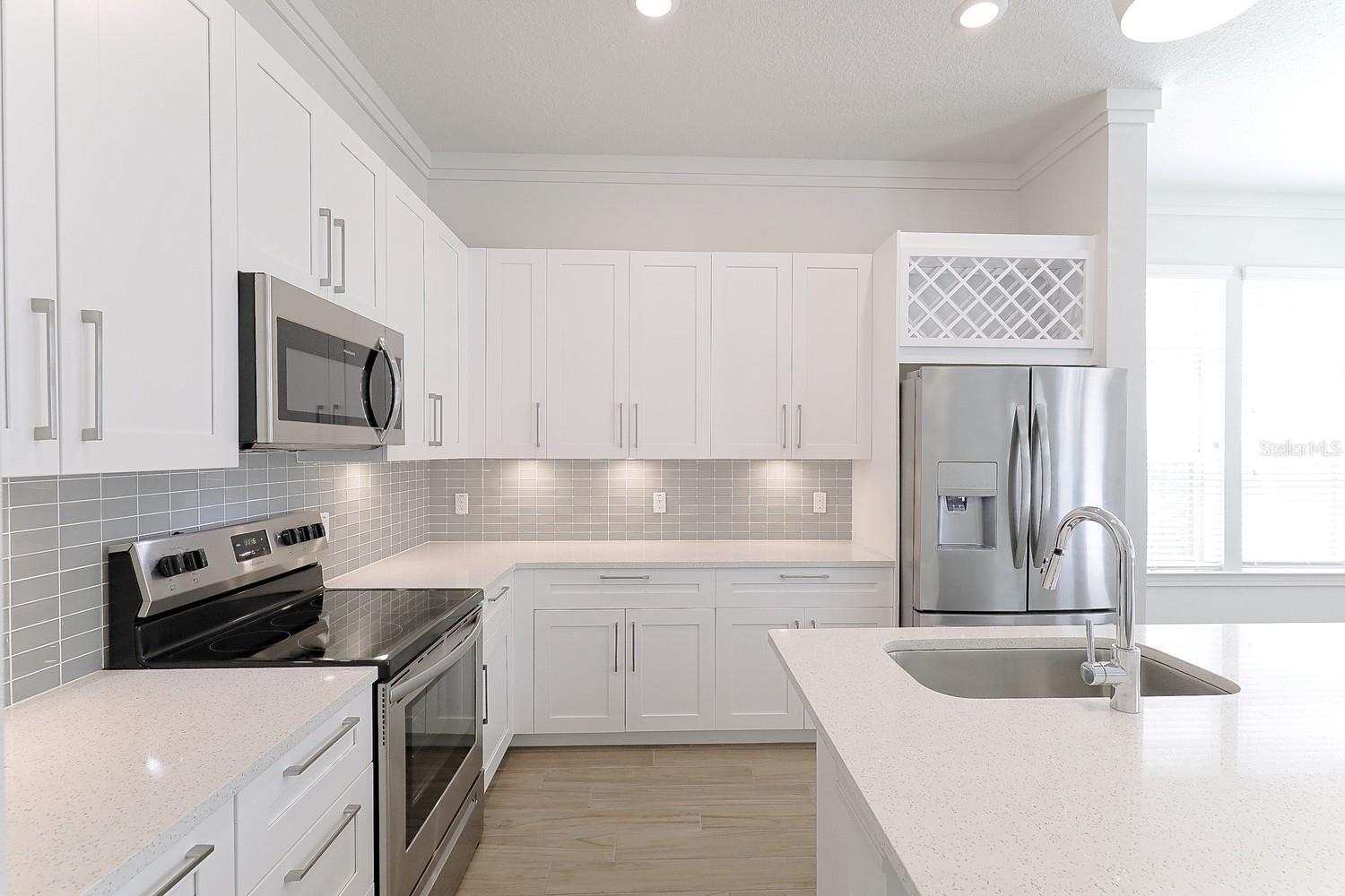 Property Photo: 1420 Lakefront Drive Th-210 FL 34240