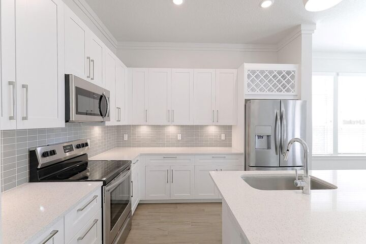 Property Photo: 1420 Lakefront Drive Th-210 FL 34240