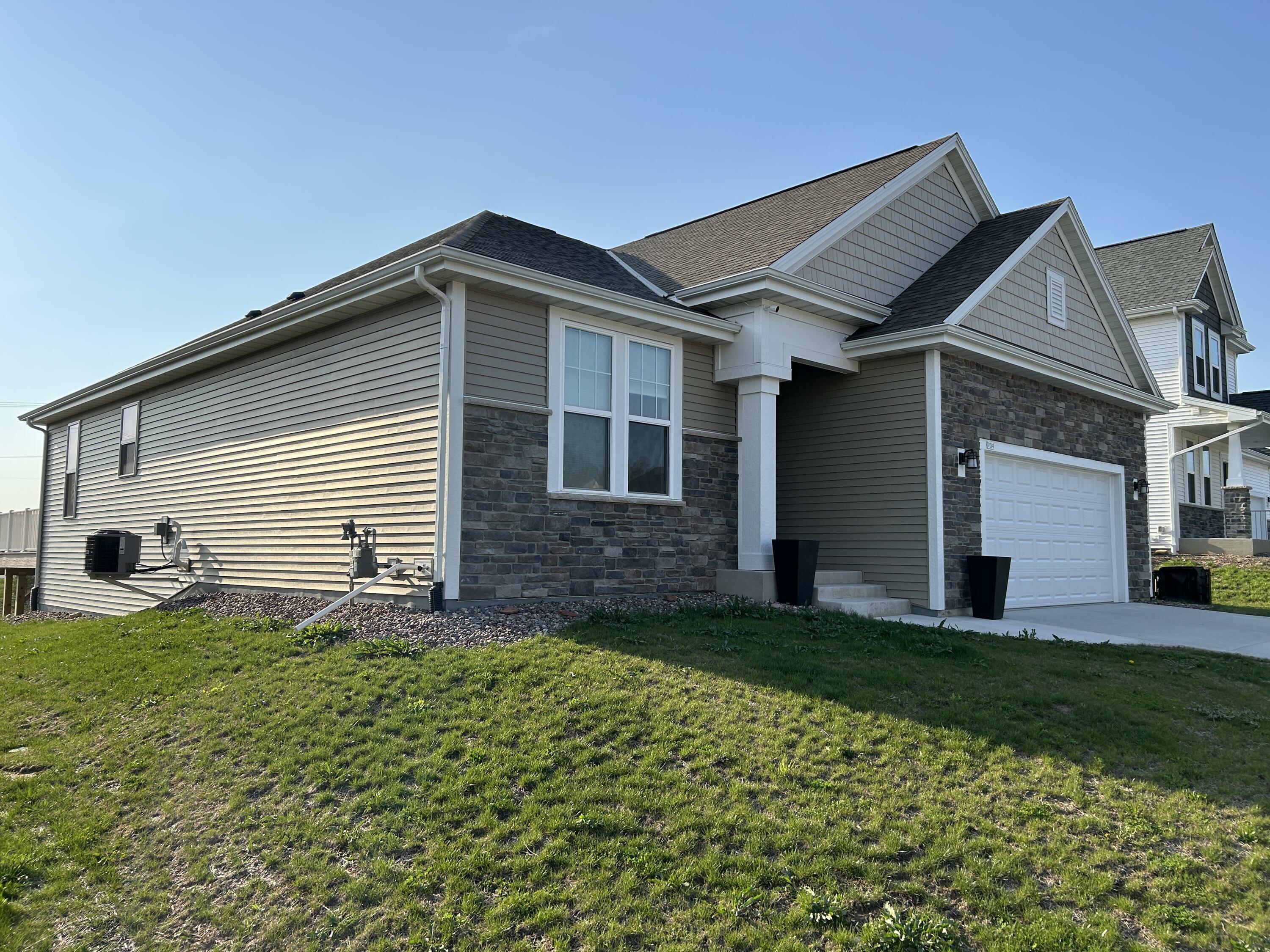 Property Photo: 704 River Ridge Dr WI 53185