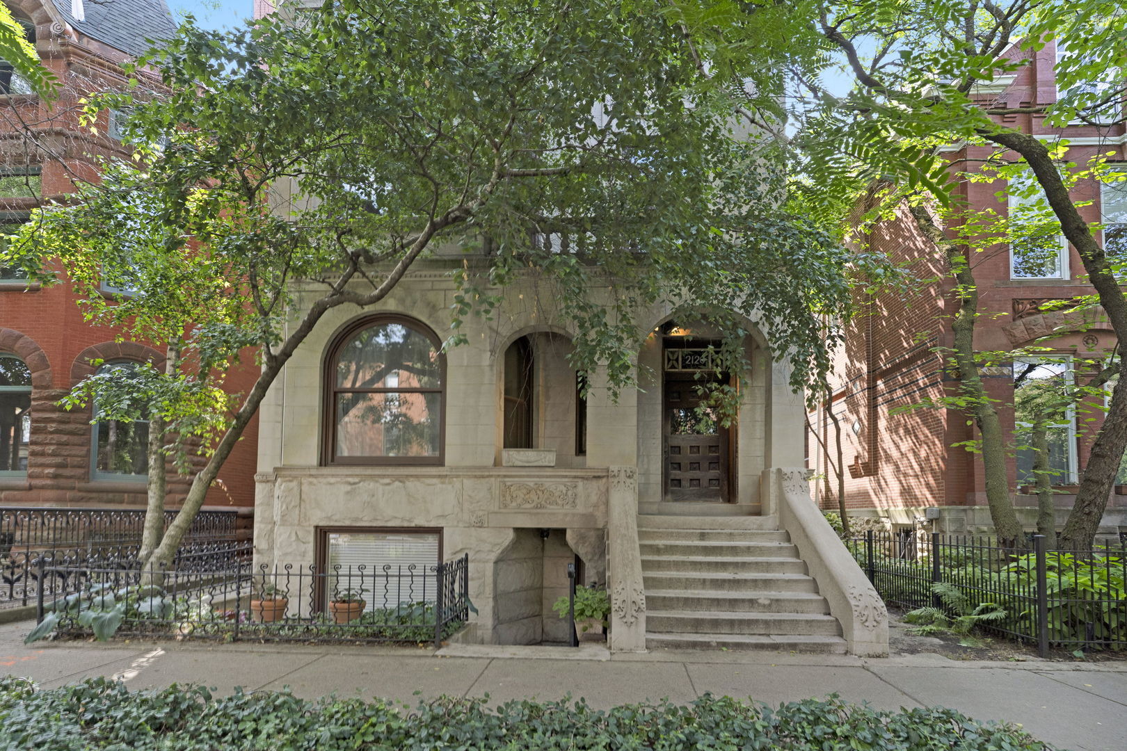 Property Photo: 2120 N Cleveland Avenue 1 IL 60614