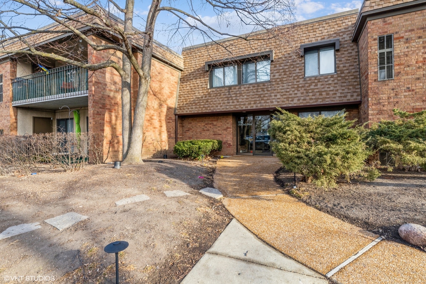 Property Photo:  250 Old Oak Drive 275  IL 60089 