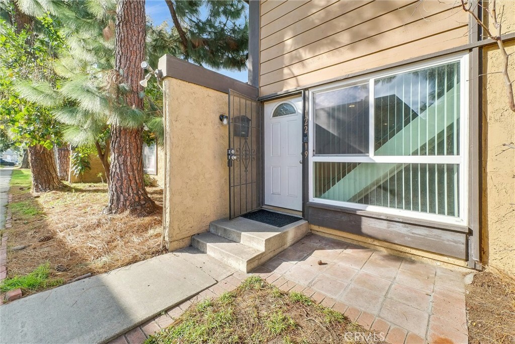 Property Photo:  12219 Chapman Avenue 3  CA 92840 