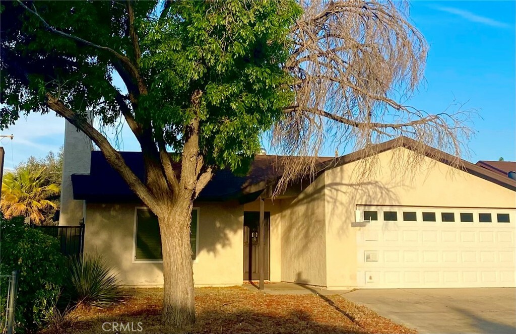 Property Photo: 44504 Watford Avenue CA 93535