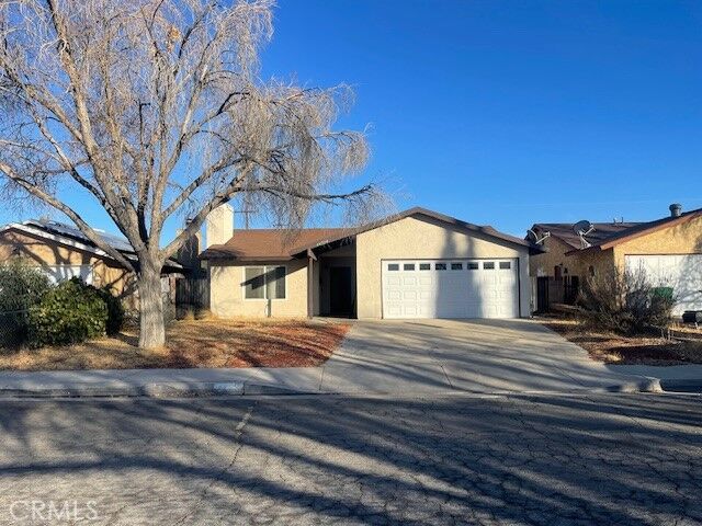 Property Photo:  44504 Watford Avenue  CA 93535 