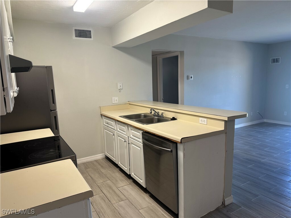 Property Photo:  5311 Summerlin Road 1104  FL 33919 