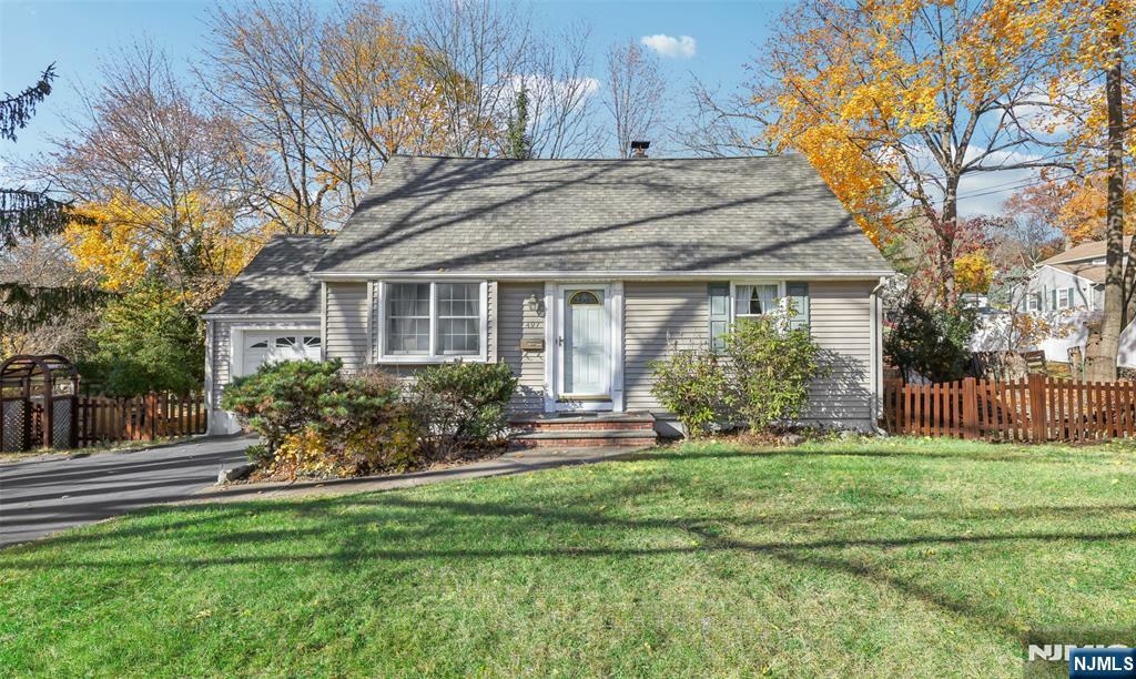 Property Photo:  497 Goffle Road  NJ 07481 