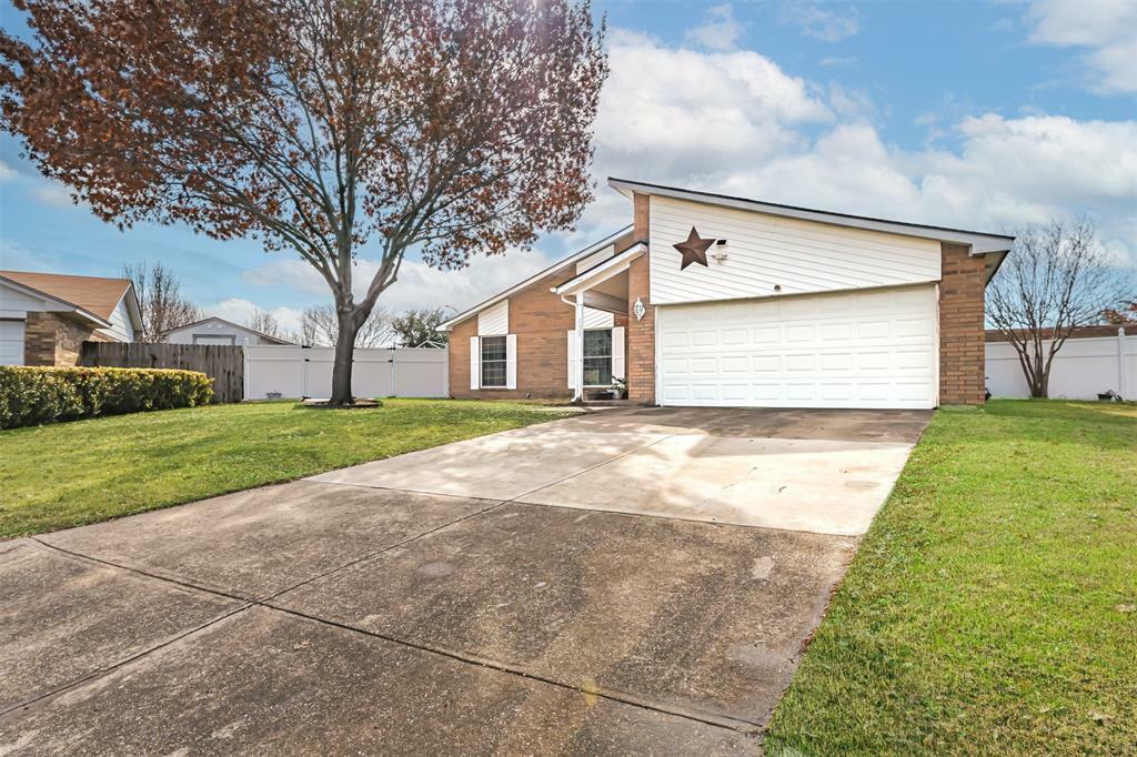 Property Photo: 3029 Meadow Creek Court TX 75052