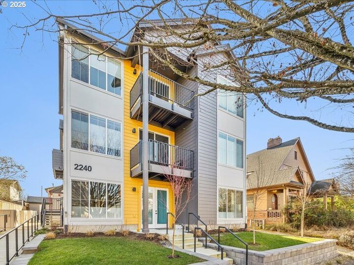 2240 SE Caruthers St 101  Portland OR 97214 photo