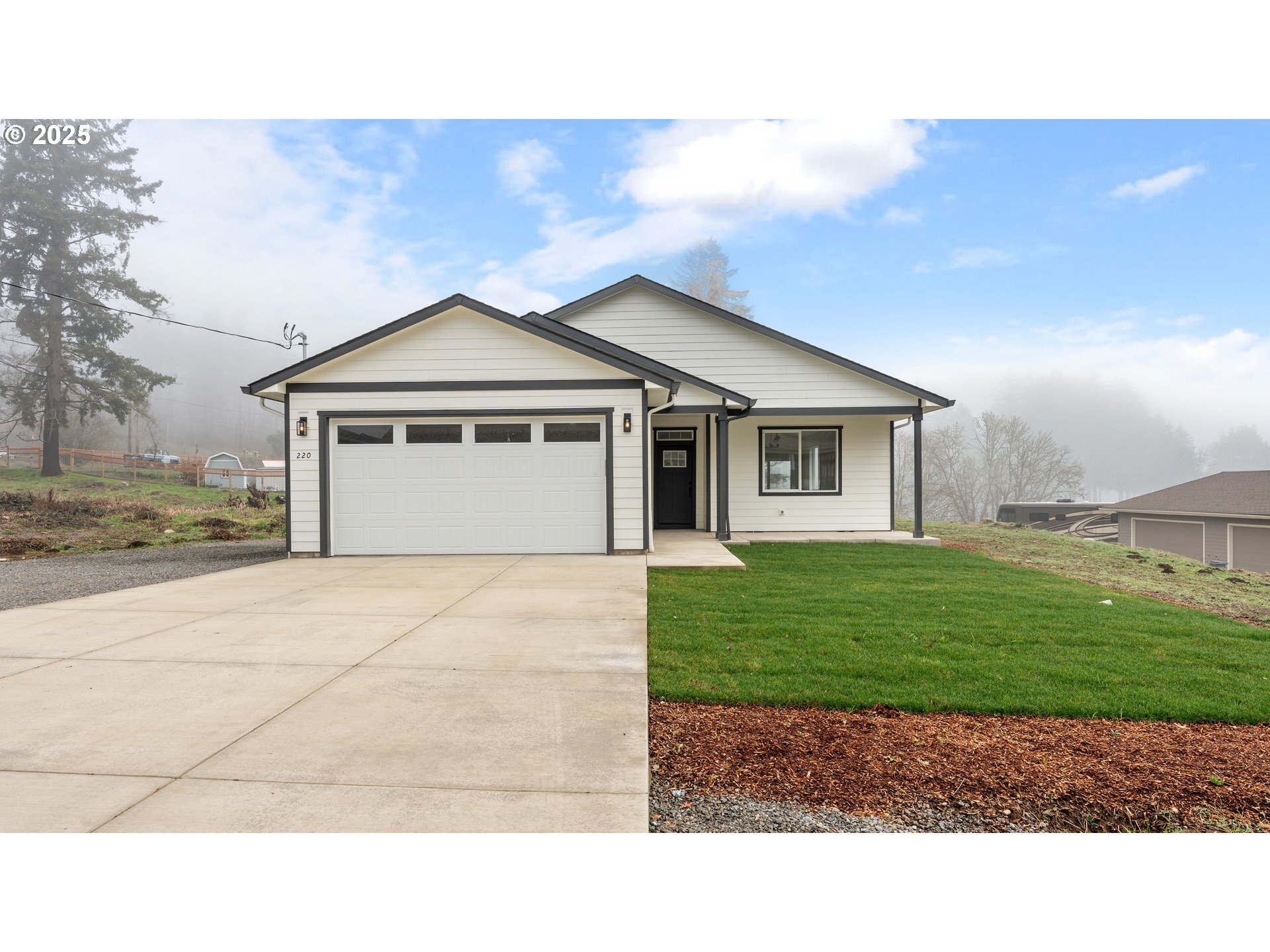 Property Photo: 220 NE 7th Ave OR 97360