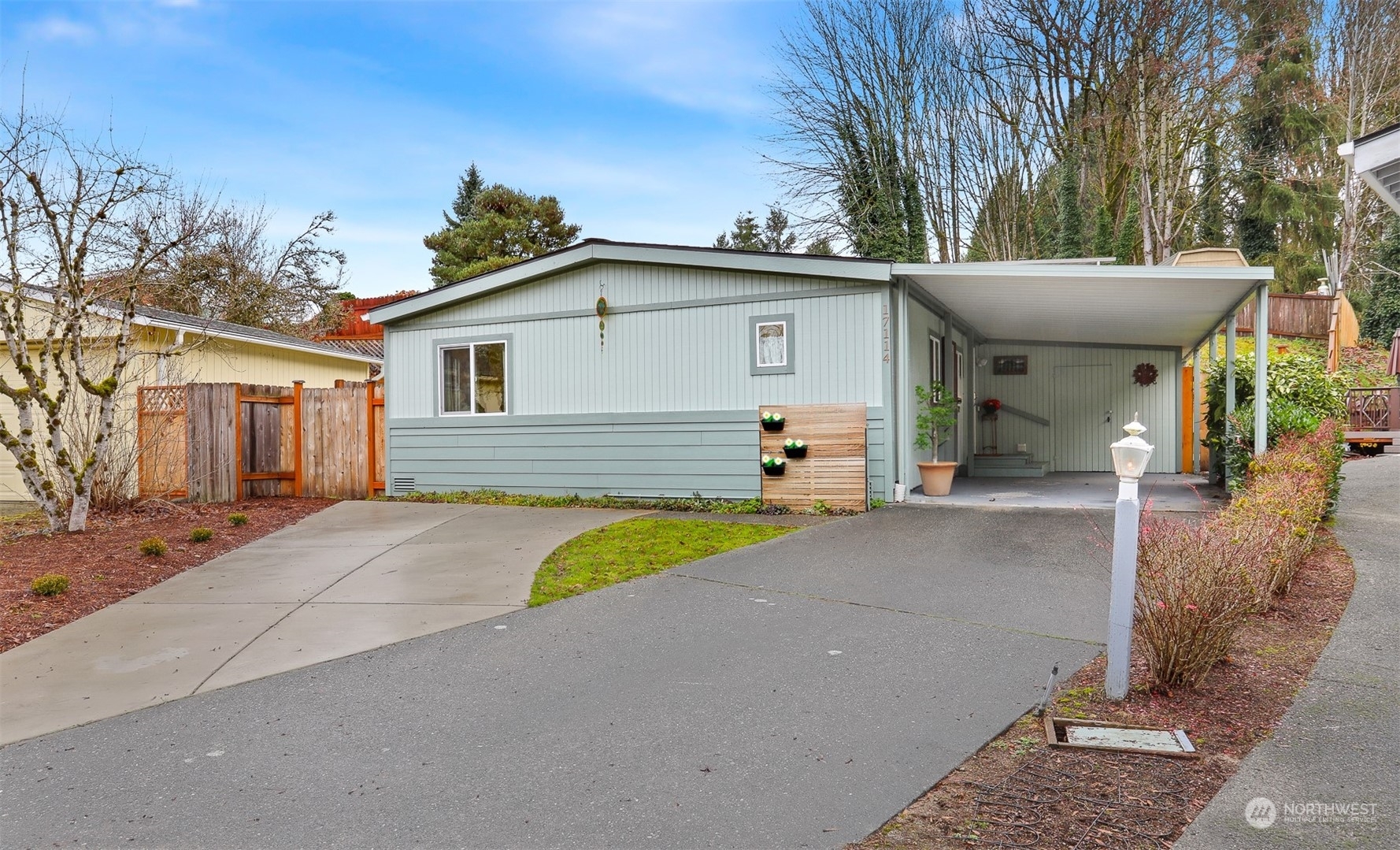 Property Photo: 17114 117th Court NE WA 98011