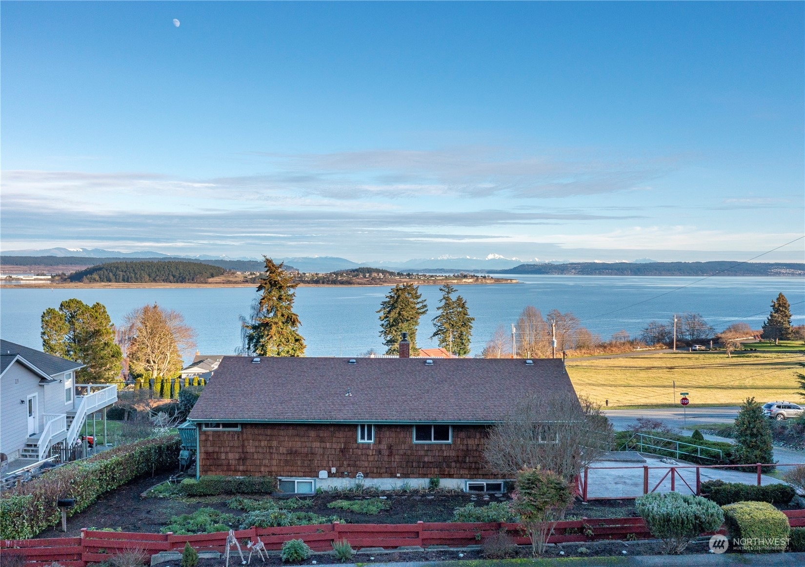 Property Photo:  550 SW Waterloo Avenue  WA 98277 