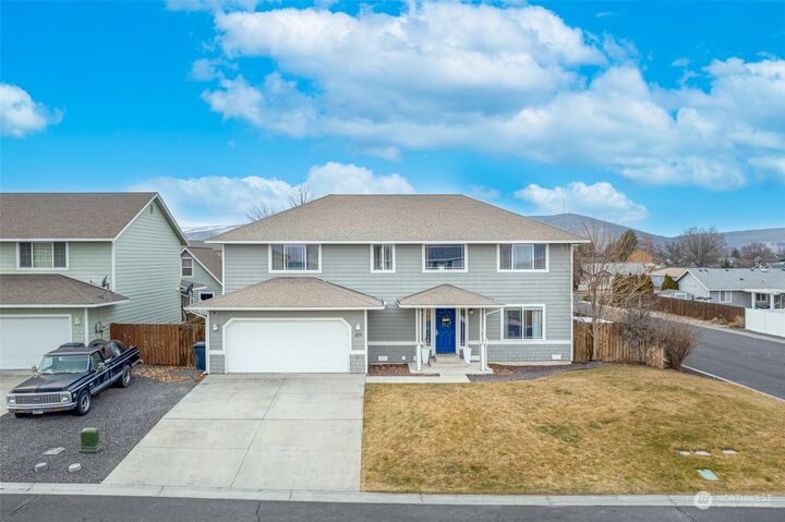 Property Photo: 309 Ivy Street SE WA 98823