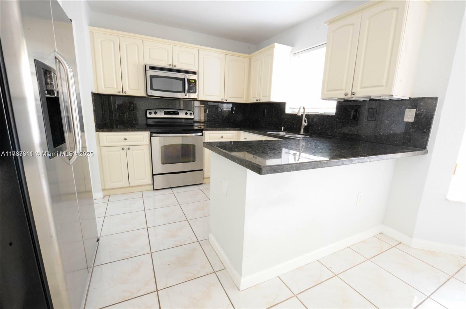 Property Photo:  13973 N Forest Oak Cir  FL 33325 