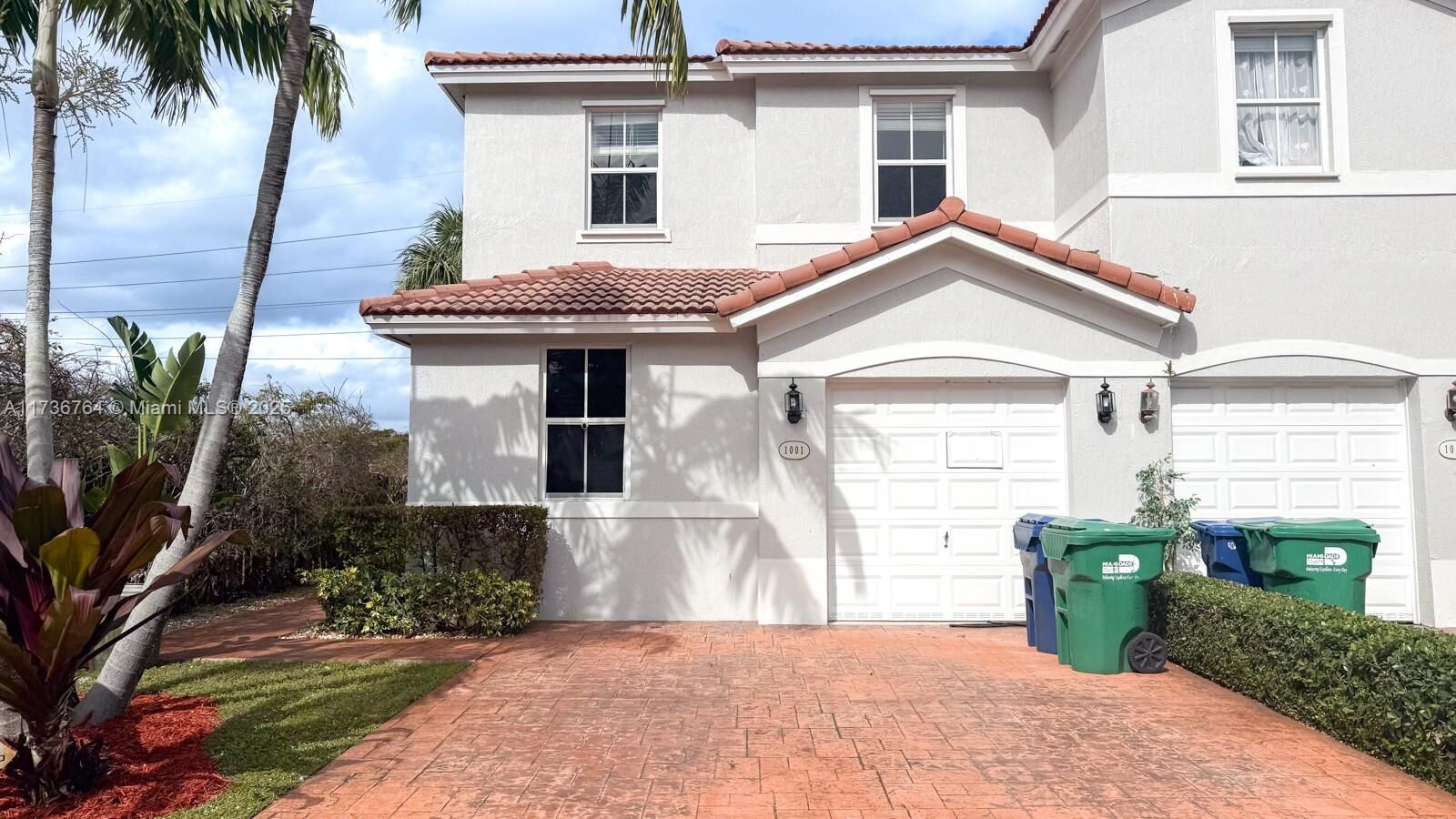 Property Photo:  1001 NE 208th St .  FL 33179 