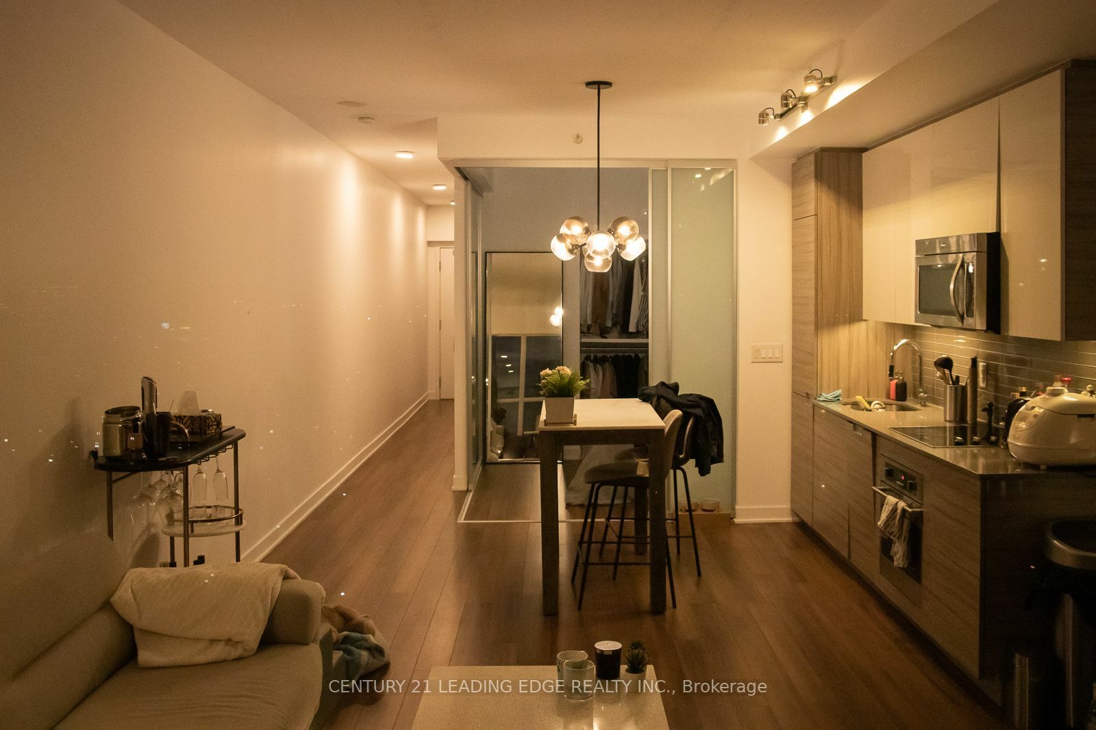 Property Photo:  210 Simcoe St 1605  ON M5T 0A9 