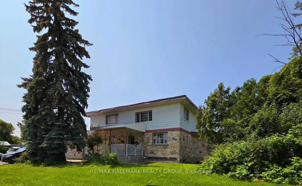 Property Photo:  1196 Rainbow St  ON K1J 6X9 