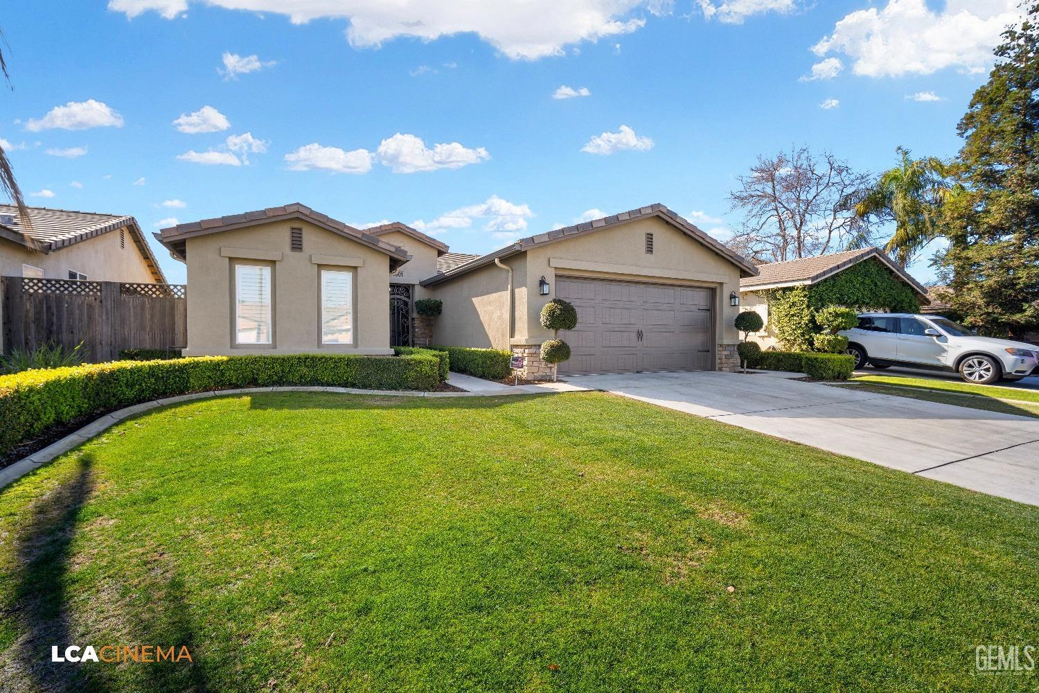 Property Photo: 11601 Walderi Street CA 93311