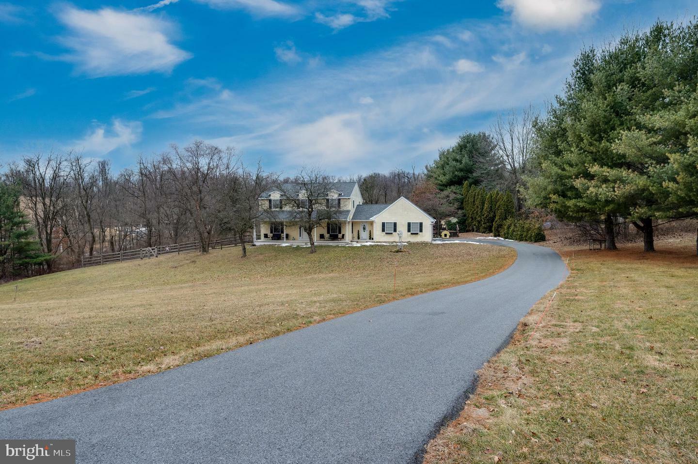 Property Photo:  10 Twin Oak Drive  PA 19533 