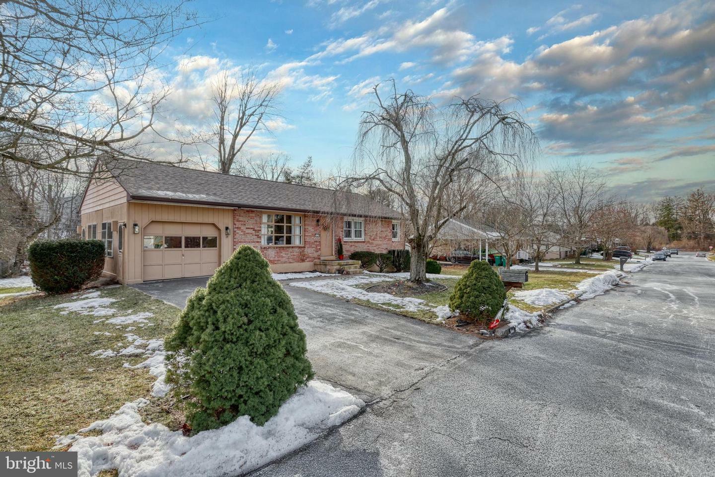 Property Photo:  1079 Princeton Drive  PA 17036 