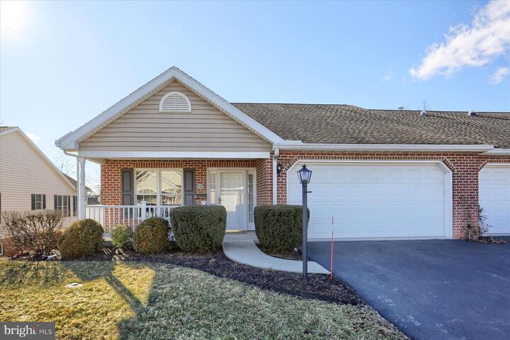 27 Creek Bank Drive  Mechanicsburg PA 17050 photo