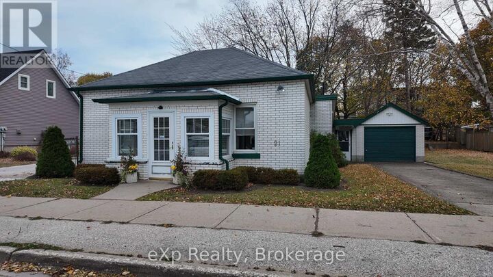 Property Photo: 21 Grosvenor Street North ON N0H 2L0