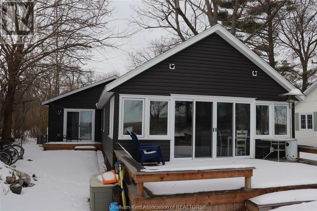 Property Photo:  17516 Lakeshore Road  ON N0P 2C0 