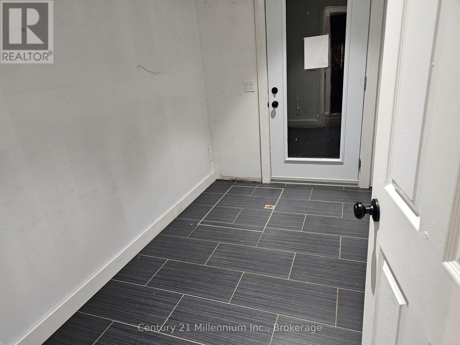 Property Photo:  22 Market Street  ON L9Y 3M6 