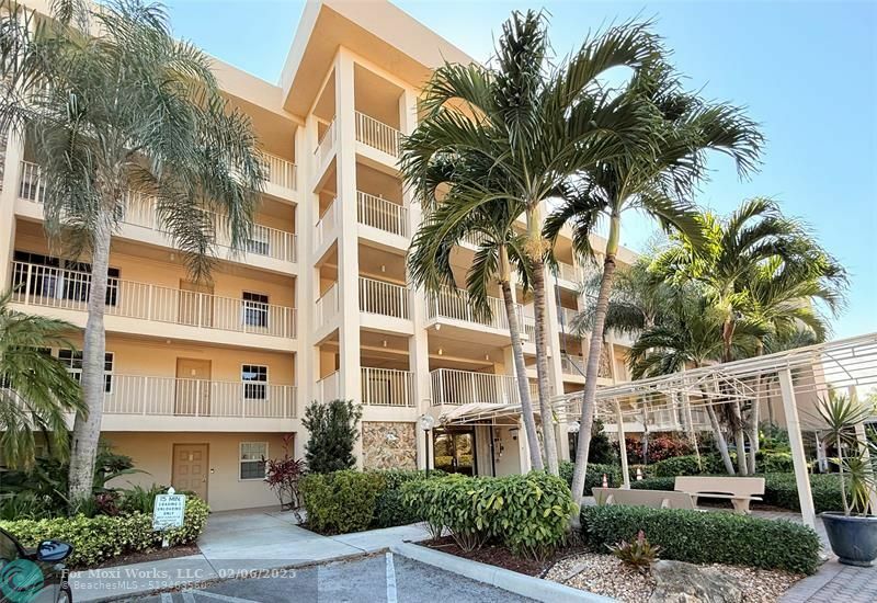 Property Photo: 4030 W Palm Aire Dr 402 FL 33069