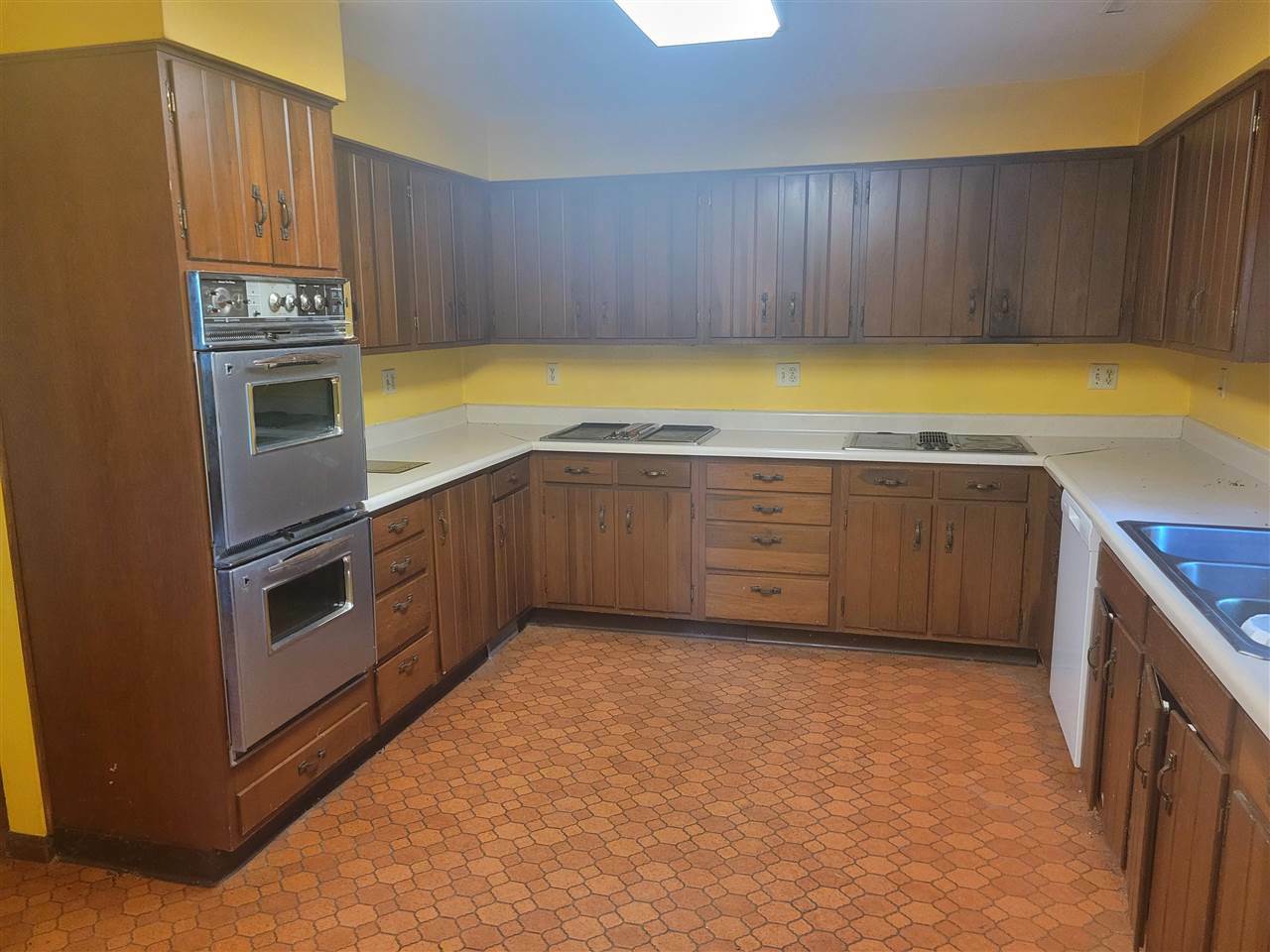 Property Photo: 2550 N Liberty Rd NE IA 52317