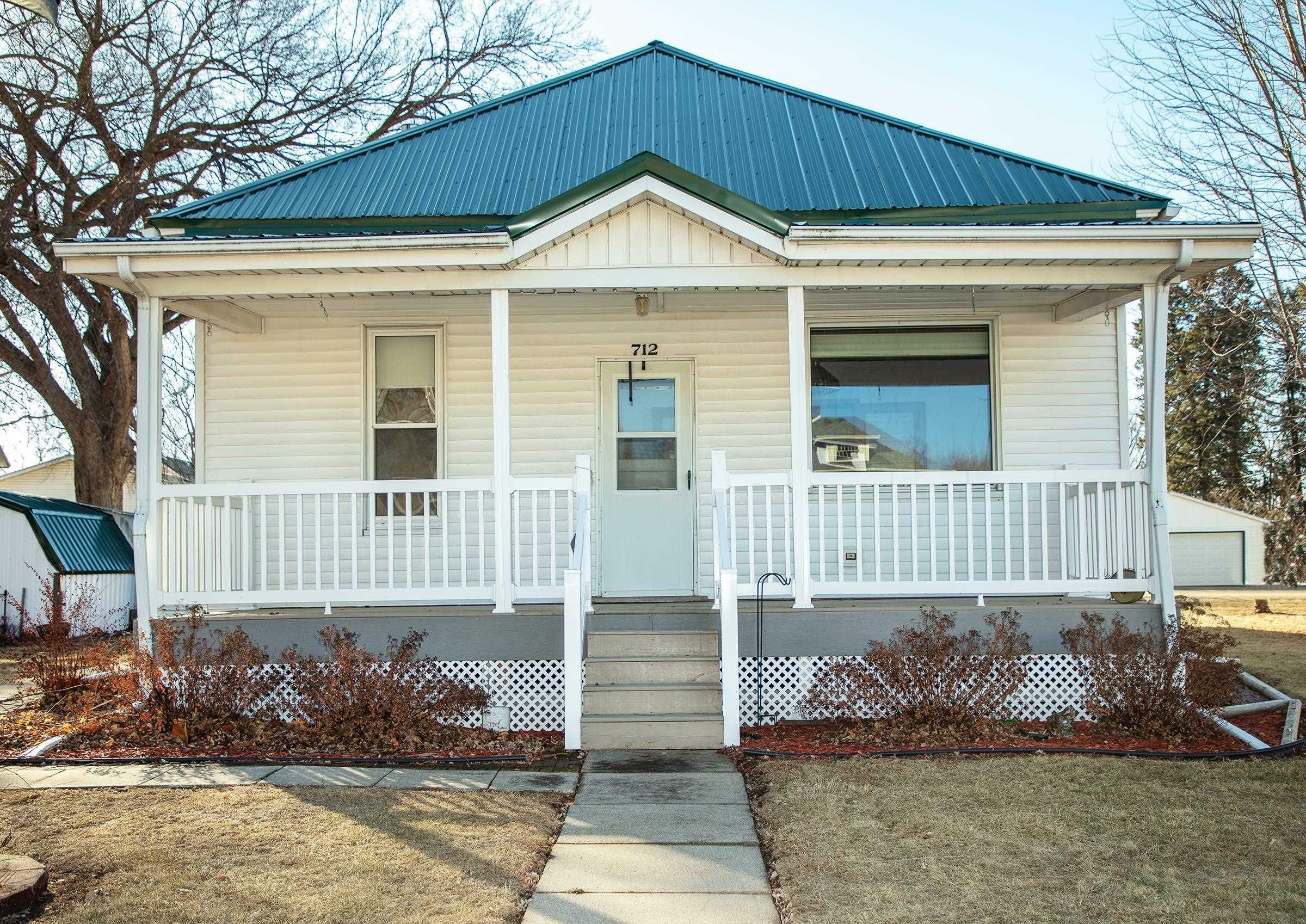 Property Photo:  712 E Bremer Avenue  IA 50677 