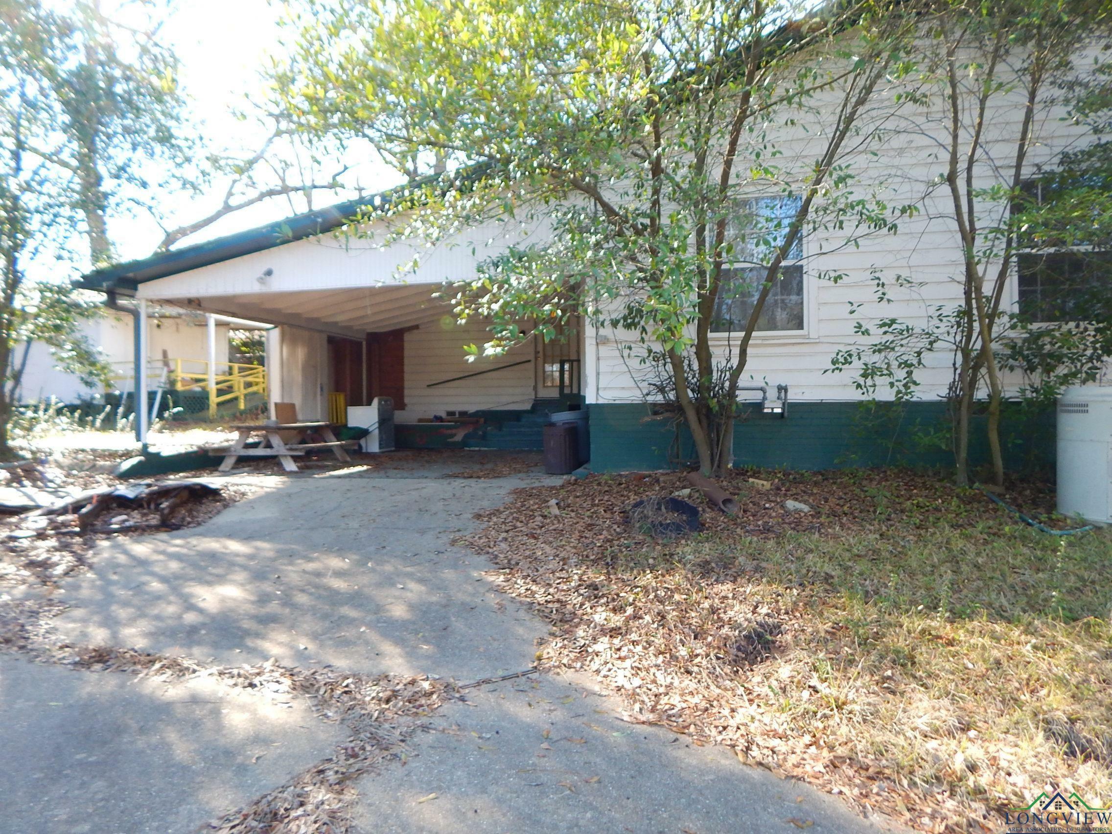 Property Photo:  405 W Butler St.  TX 75644 